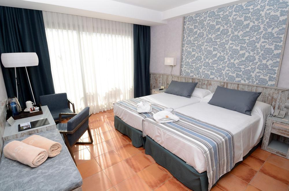 Catalonia Ses Estaques - Adults Only Hotell Santa Eularia des Riu Exteriör bild